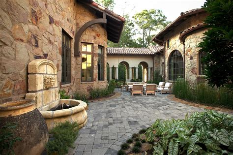 check   beautiful courtyard   tuscan villa home  private outdoor space