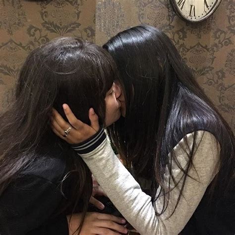 pin by leila 🌿 on wlw cute lesbian couples ulzzang couple girls in