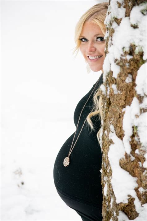 adorable winter maternity pictures