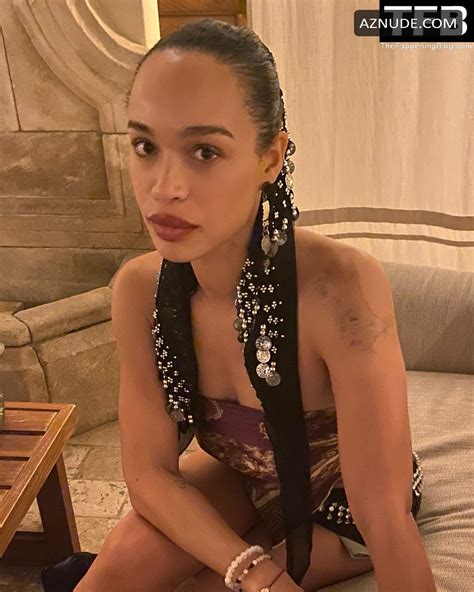 cleopatra coleman sexy and topless photos collection from various