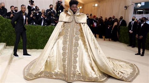 Met Gala 2021 Celebrities Show Off Lavish Outfits In New York Bbc News