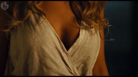 naked carmen electra in meet the spartans