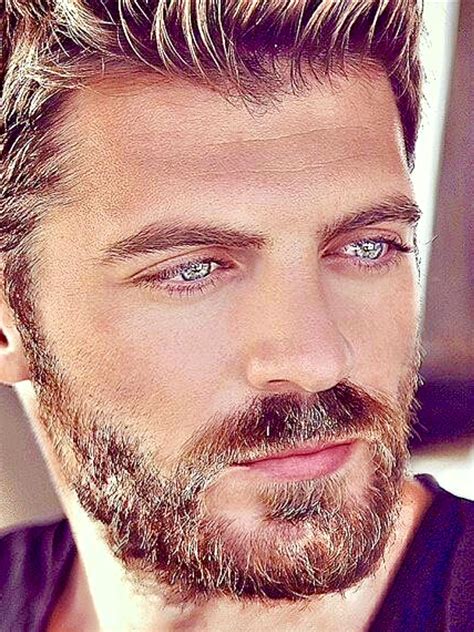 close    man   beard  blue eyes    camera