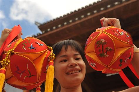 silk balls preserve love tradition   chinadailycomcn