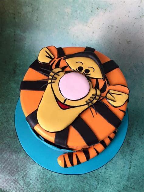 the wonderful thing about tiggers robyn loves cake