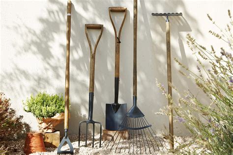 building landscaping tools buying guide ideas advice diy  bq