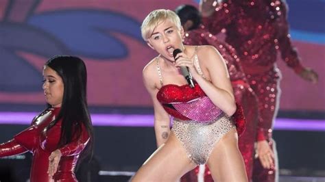 Miley Cyrus Gets Excited For Australian Bangerz Tour As She Touches
