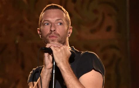 Watch Coldplay S Chris Martin Perform Posthumous Duet With George
