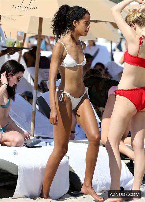 malia obama sexy at the beach with her friends 16 02 2019 aznude