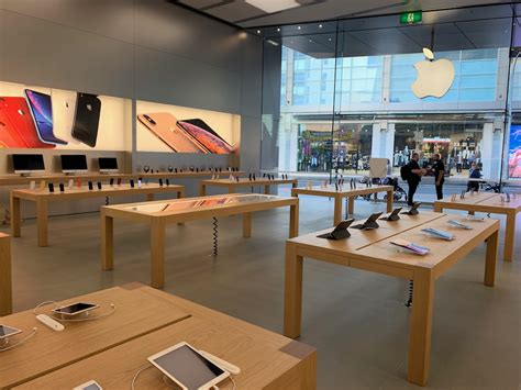 peek     apple store  bondi tech guide