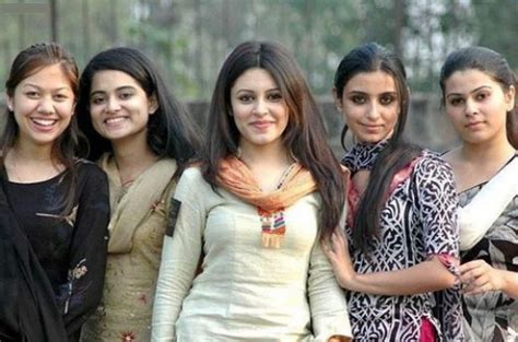 Beautiful And Sexy Pakistani Girls Commandos