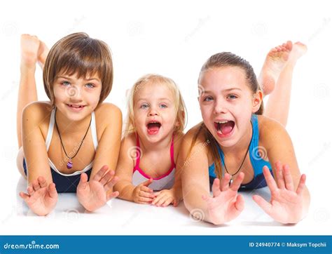 drie jonge mooie meisjes stock foto image  geluk vorm