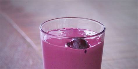 This Rich Chocolate Cherry Smoothie Helps You Lose Weight