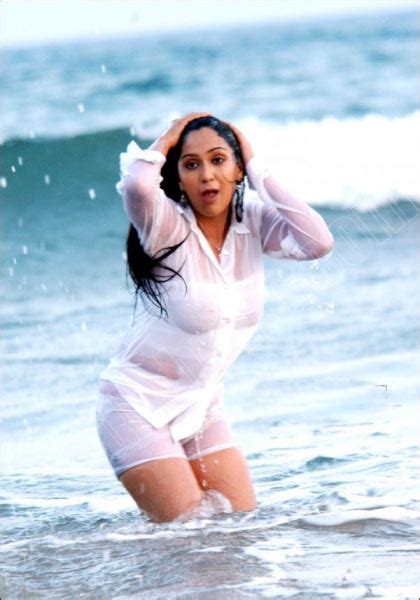 Hot And Beauty World Beauty Hot Actress Bathing In Beach