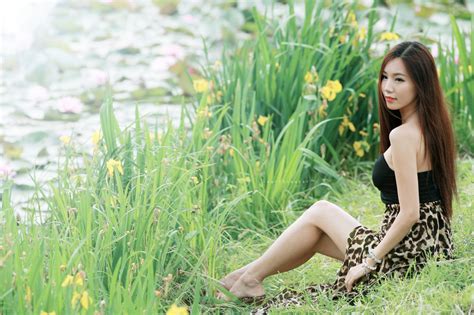 Lee Ji Min Outdoor Set In Strapless Leopard Maxi Daily