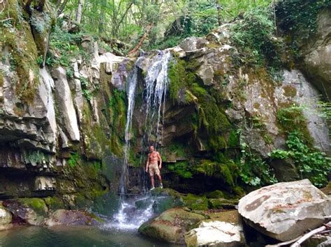 Vuoi provare delle lezioni di acquafitness? Cascate e piscine naturali: l'altro mare della Val Taro - la Repubblica