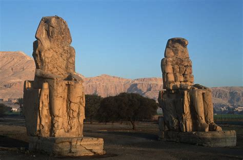 egypt ancient thebes statues of amenhotep iii colossi of memnon