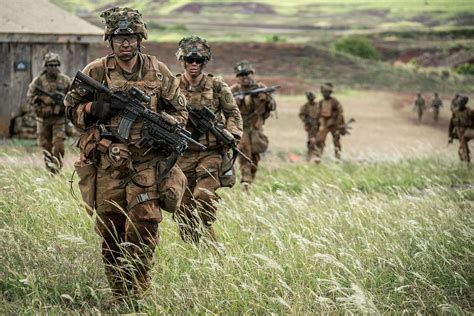 soldiers    infantry division move   flickr