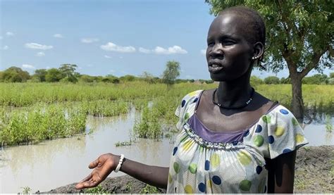 climate wfp  hand  south sudan  floods threaten lives
