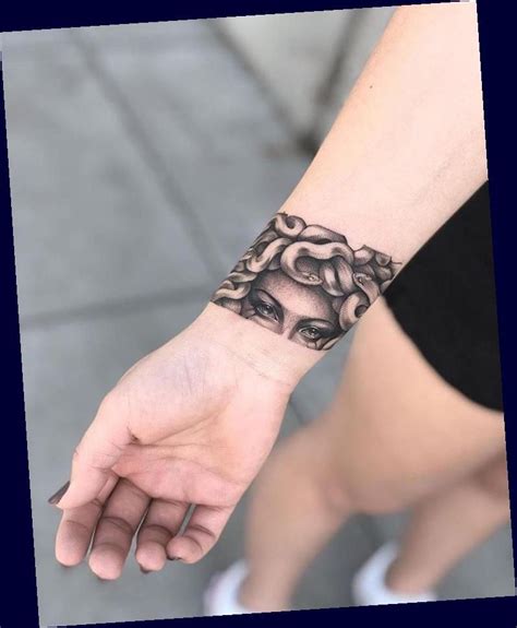 25 Medusa Tattoo Design Ideas With Meaning Medusa Tattoo Design In