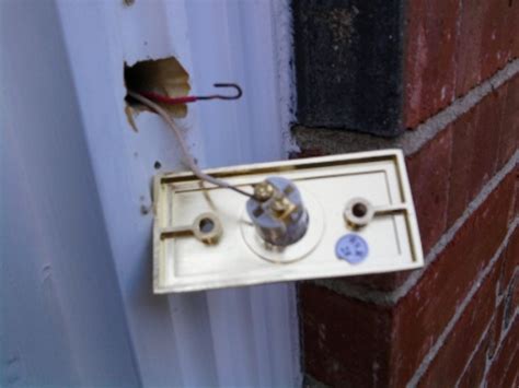 troubleshooting  repairing  broken doorbell    house