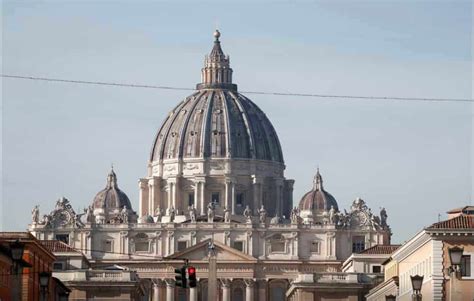 Man Strips Naked In Vatican Church To Protest Against Russian Invasion