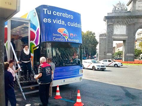 Grupo Spi Autobús Oficina Para Roadshow De La Semana Del Cerebro