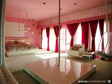 bedroom with dancing pole hot pink bedrooms romantic bedroom decor