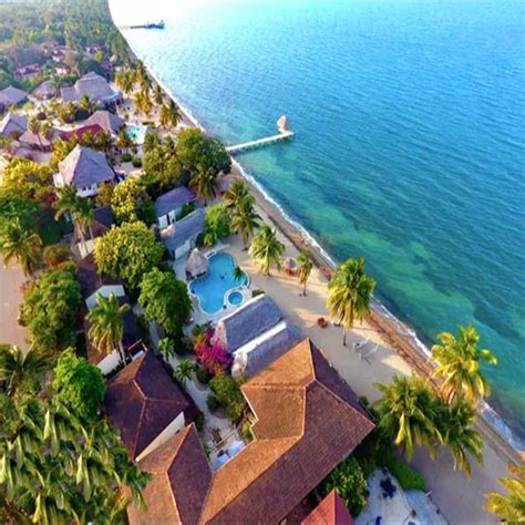 jaguar reef lodge  located  hopkins bay belizebelize holiday