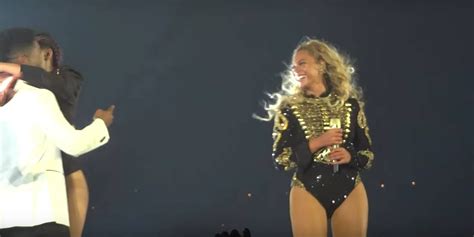 watch beyoncé s backup dancer propose to fellow backup dancer during