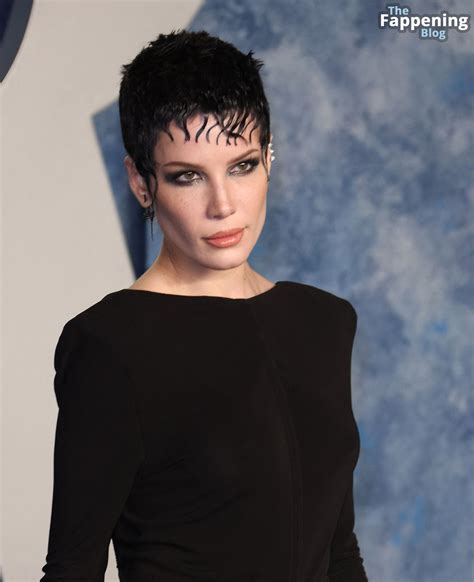 halsey flashes her nude tits at the 2023 vanity fair oscar party 41