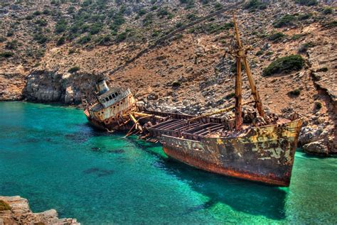 amazing pictures  shipwrecks