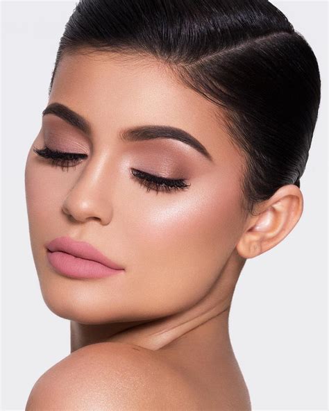kylie cosmetics on twitter birthdaycollection look eyes birthday girl buttercream frosting