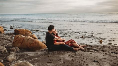 this couple met right before taking these sexy beach photos popsugar love and sex photo 8