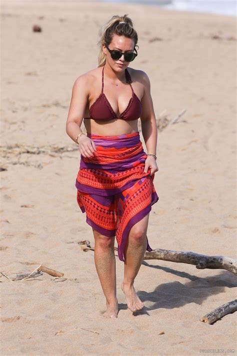 Hilary Duff Paparazzi Cameltoe Bikini Photos