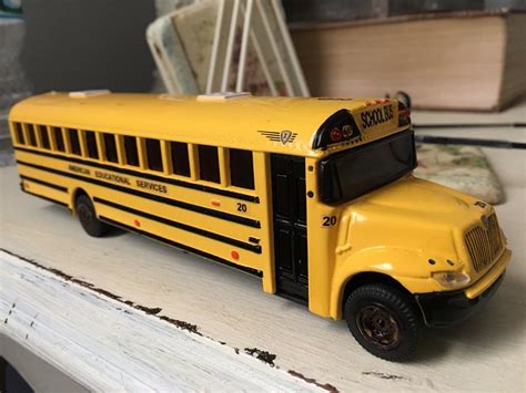 ic bus ce series school bus diecast model