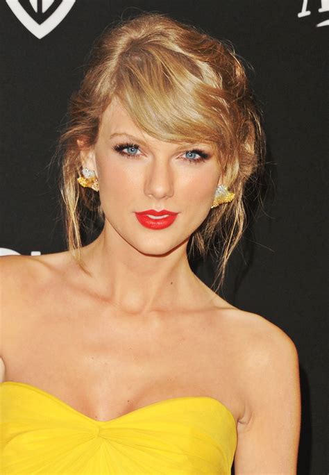 Taylor Swift ♥ Taylor Swift Red Lipstick Taylor Swift Hot Celebrities