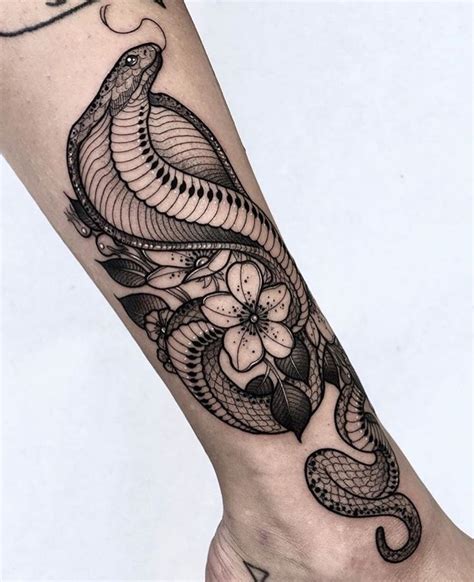 pin  giovanna durval     snake tattoo design cobra tattoo