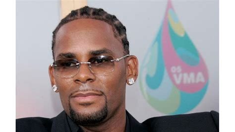 R Kelly Pleads Not Guilty To Sex Trafficking Charges 8days