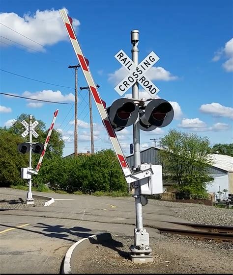 level crossing signal  hornby level crossing signal box