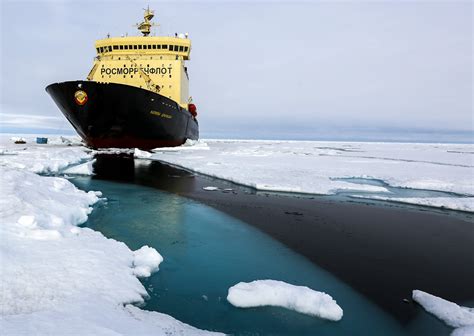 rusia luncurkan sibir kapal pemecah es terbesar  terkuat  dunia