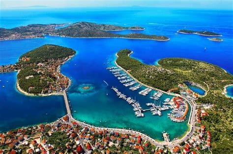 croatia  land   islands