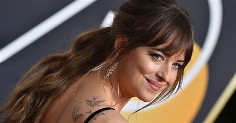 Dakota Johnson Insists She Wasn T Side Eyeing Angelina