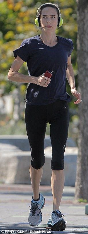 jennifer connelly looks scary skinny in jogging photos