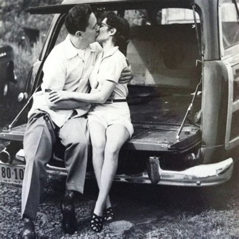 15 vintage pictures of couples that are the definition of