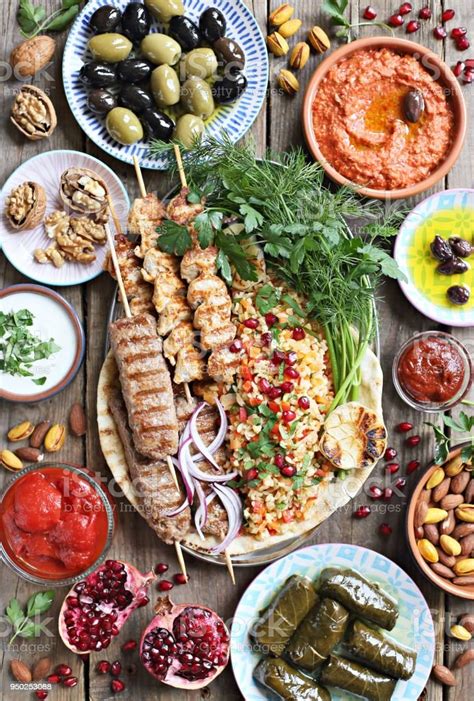 mesa del medio oriente arabe  mediterranea  kebab de cordero