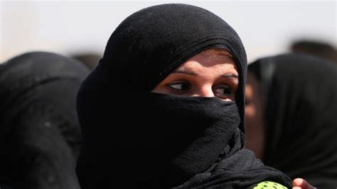 ‫أخبارعربية داعش يستخدم موانع الحمل مع السبايا الايزيديات في العراق arabic news‬‎ youtube