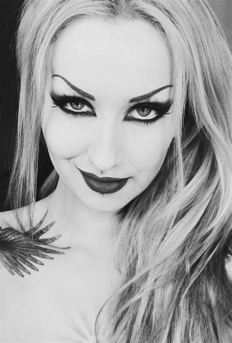 beautiful eyes gorgeous women gangsta girl vampire queen gothic