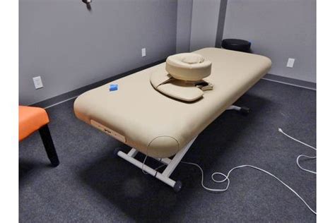 spa luxe electric lift massage table   sn na
