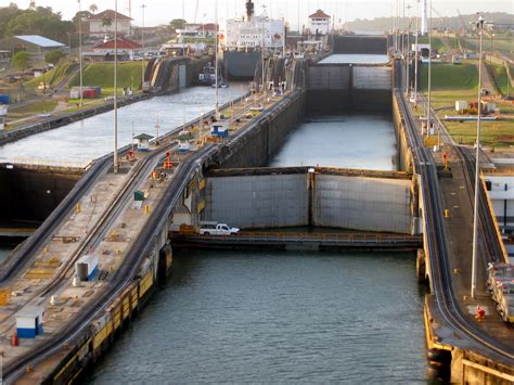 panama canal   amazing locks